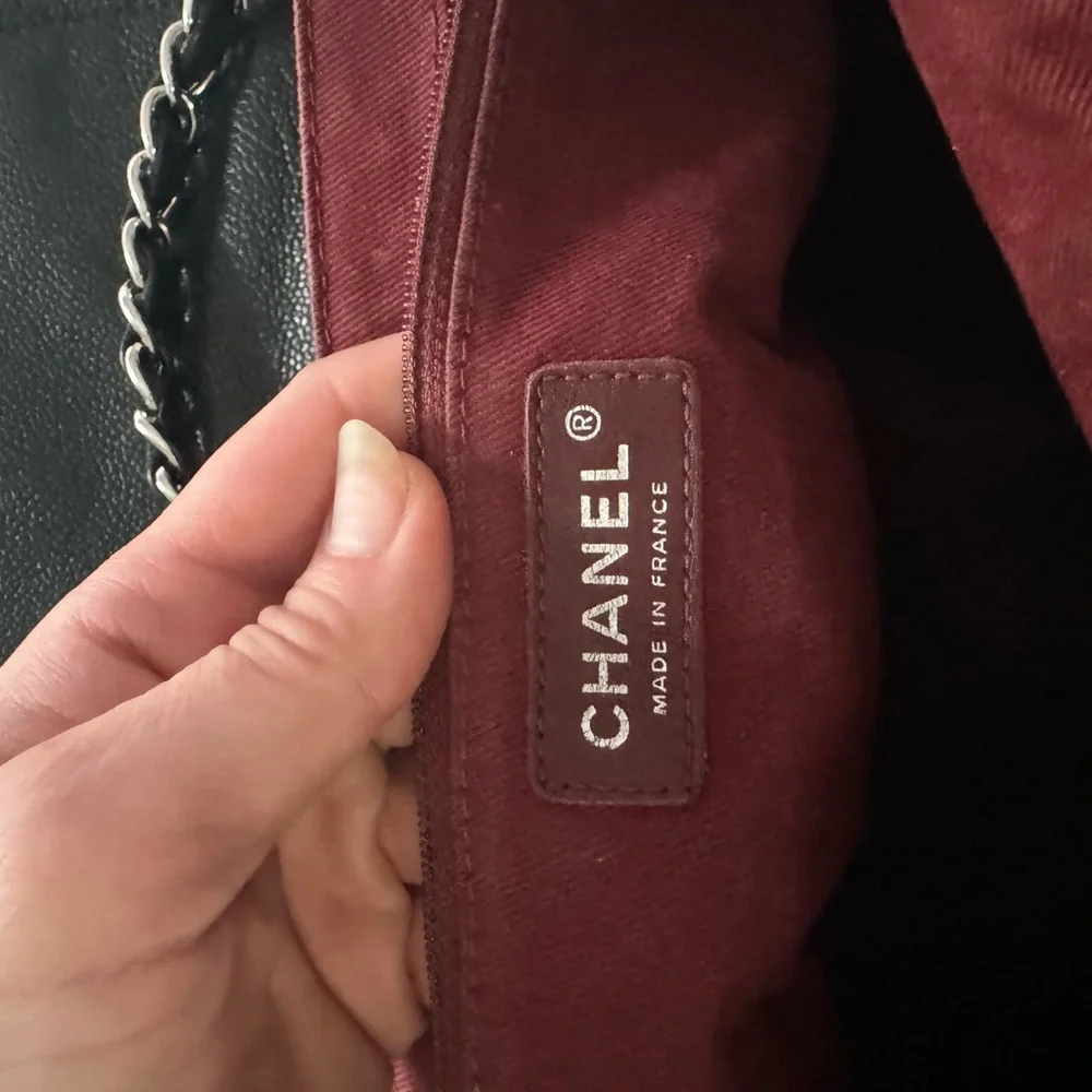 Chanel Classic Black Leather Shoulder Bag - Picture 8 of 10